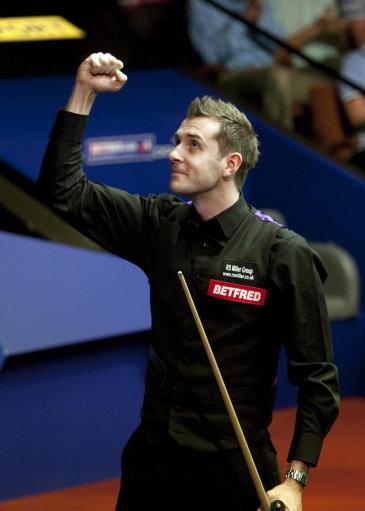 加泰德比日，巴萨发布客战赫罗纳海报：弗里克领衔出镜